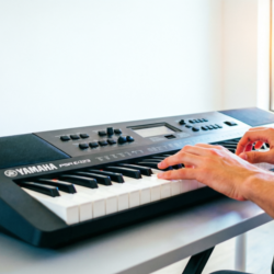 Быстрое освоение Yamaha PSR E423 — старт для детей и родителей с нуля